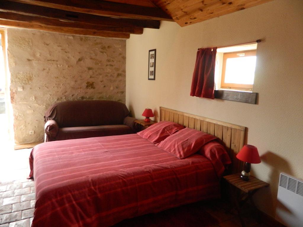 Meubles De Tourisme La Reserve Saint-Pierre-les-Bois Δωμάτιο φωτογραφία